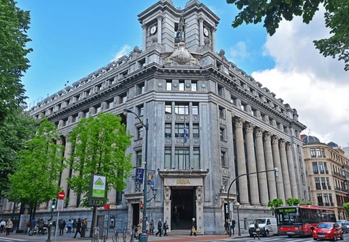 Η "μάχη" της BBVA για την Sabadell βάζει τους επενδυτές σε δίλημμα 